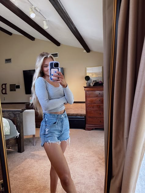 Cute Fits With Shorts For School, Cute Spring Outfits With Jeans, Long Sleeve Shirt With Shorts Outfit, Jean Shorts Outfit Inspo School, Shorts Fits Aesthetic, Cute Spring School Outfits, Shorts School Outfits, Short Outfits For School, Long Sleeve And Shorts Outfits