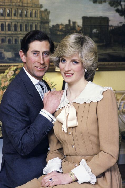 1983 A portrait of the two at home in Kensington Palace Princess Diana And Charles, Prince Charles And Diana, Prins William, Prins Harry, Princess Diana Family, Princess Diana Photos, Princess Diana Pictures, Prinz Harry, Princes Diana