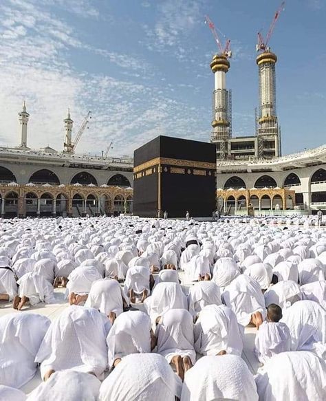 #makkah #khanakaba #muslim #muslimjournal #praise #aesthetic #masjidalharam #islam #photography #hajj #islamicaesthetic #mecca #beauty #photooftheday #photo #picoftheday #pictureoftheday #capture #dpzforever Kabah Mecca Image, Kabah Pictures, Makkah Images, Makkah Photography, Islamic Photos Muslim, Islamic Quotes About Life, Mecca Images, Mekka Islam, Coran Quotes