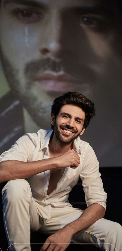 Karthik Aryaan, Photography Poses Men, Karthik Aaryan, Bollywood Men, Chocolate Boy, Poses Men, Prabhas Pics, Kartik Aaryan, Handsome Celebrities