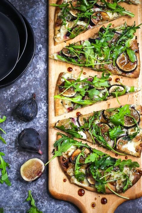 Fig Blue Cheese, Arugula Flatbread, Fig Flatbread, Figs Blue Cheese, Blue Cheese Pizza, Fig Pizza, Honey Balsamic Vinaigrette, Fall Appetizer, Blue Cheese Recipes