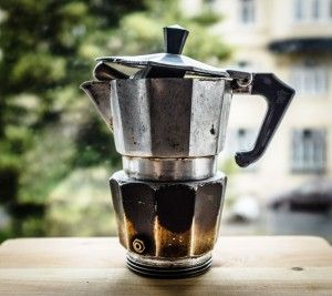 This 80-year-old coffee pot still makes an amazing cup of espresso | Cult of Mac Make Coffee At Home, Moka Pot Espresso, Homemade Coffee Drinks, Coffee Display, Kitchen And Dining Room Ideas, Moka Pot Coffee, Object Reference, Coffee Tools, Making Cold Brew Coffee