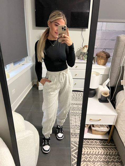 Casual Sweatpants Outfit Winter, Sweat Pants And Long Sleeve Outfit, Sweats And Long Sleeves Outfit, Body Suit And Joggers Outfit, Athleisure Outfits Sweatpants, Sweatpants With Long Sleeve Shirt, Sweatpants Joggers Outfits, Casual Athleisure Outfits Fall, Sweatpants And Long Sleeve Outfit