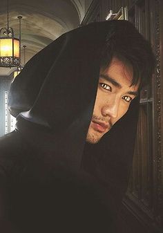 Magnus Bane Godfrey Gao Magnus Bane, Clary Y Jace, Immortal Instruments, To The Bone Movie, Godfrey Gao, Cassandra Jean, Magnus Bane, Shadowhunters Malec, Gorgeous Guys