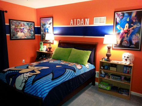 Sonic bedroom. Graphic wall art and bedding add to the vibrant walls making this room as energetic as the kid who plays in it. Sonic The Hedgehog Bedroom Decor, Mario Sonic Bedroom, Sonic The Hedgehog Room Ideas Boys, Sonic The Hedgehog Room Decor, Sonic Themed Room, Sonic Bedroom Decor, Anime Bedroom Ideas For Boys, Sonic The Hedgehog Room Ideas, Sonic Themed Bedroom