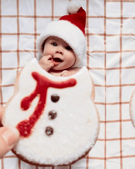 Starbucks Snowman Cookie, Holiday Baby Pictures, Newborn Christmas Photos, 2 Month Old Baby, Snowman Baby, Christmas Baby Pictures, Cookie Pictures, Snowman Cookie, Baby Christmas Photos