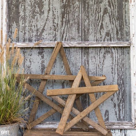 Craft Easy Tobacco Stick Stars and Gates.  These would look so cool on our white vinyl fence with a garland swag at Christmas time! Stick Stars, Crafts Easy Diy, Woodworking Art, Wood Projects For Beginners, Deco Nature, Crafts Easy, Primitive Crafts, Easy Christmas Crafts, Country Crafts