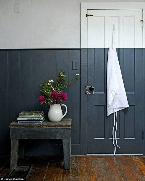 The striking dual-toned walls in the kitchen – half light grey plaster and half dark blue paint – are a fresh take on classic wall panelling; the crisp dividing line is a modern replacement for a dado rail, and with the contrasting lighter shade gives the illusion of height and space. For a similar blue/black colour, try Farrow & Ball’s Railings (farrow-ball.com) Half Painted Walls, Two Tone Walls, Tv Fal, Dark Blue Paint, Dark Blue Walls, Dado Rail, Painted Stairs, Classic Wall, Grey Kitchens