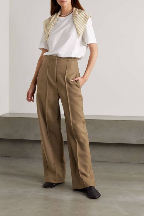 5 New Staples New Yorkers and Parisians Are Wearing | Who What Wear UK Wool Pants Outfit, Wide Leg Pants Outfit, Spring Travel, Leg Pants Outfit, Relaxed Outfit, Loose Trousers, Long Trench Coat, Wardrobe Edit, Wool Pants