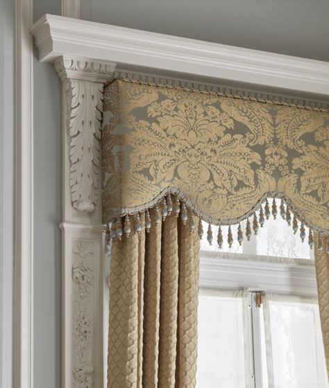 Victorian Drapes, Curtain Decor Ideas, Victorian Curtain, Luxury Curtains Living Room, Luxury Window Treatments, Victorian Curtains, Fancy Curtains, Window Cornices, Classic Curtains