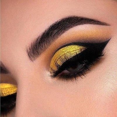 Bumble Bee Makeup, Basic Makeup Tutorial, Bee Makeup, Yellow Eye Makeup, Bee Utiful, Black Eye Makeup, Bee Stuff, Drag Make-up, Yellow Makeup