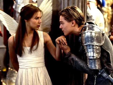 romeo and juliet (1996) Romeo + Juliet Aesthetic, Romeo And Juliet Costumes, Romeo And Juliet Poster, Leonardo Dicaprio Romeo, Romeo Juliet 1996, Romeo Ve Juliet, Juliet Movie, Juliet Capulet, Claire Danes