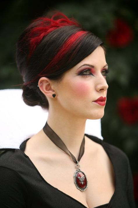 Victorian Goth : Photo Gothic Wedding Hairstyles, Witchy Makeup, Chica Dark, Elegant Goth, Gothic Hairstyles, Goth Hair, Goth Wedding, Awesome Hair, Fun Hair