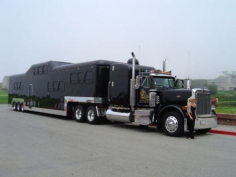 "Midnight Rider", a 435-hp dance party on wheels.  It's 70 feet long, carries 40 passengers (complete with two bartenders and a hostess), and has three separate lounges each with an 1800-watt surround-sound system.  Road trip, anyone? Midnight Rider, Motor Homes, Bus Camper, Peterbilt Trucks, Semi Trailer, Big Rig Trucks, Semi Truck, Limousin, Big Rigs