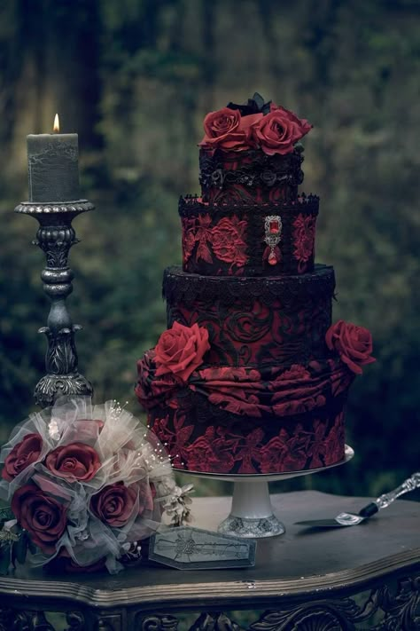 Gothic Wedding Cake, Gothic Cake, Dark Romantic Wedding, Halloween Wedding Cakes, Gothic Wedding Theme, Vampire Wedding, Dark Wedding Theme, Quinceanera Cakes, Halloween Themed Wedding