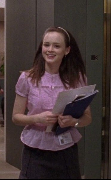 Light Feminity, Rory Outfits, Rory Core, Gilmore Style, Rory Gilmore Style, Gilmore Girls Fashion, Gilmore Girls Seasons, Korean Tv Shows, Gilmore Girl