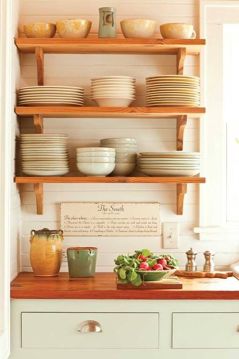 Casa Hobbit, Kitchen Shelving, Southern Cottage, Desain Pantry, Cottage Renovation, Zero Waste Kitchen, Casa Vintage, Wood Counter, Natural Home Decor