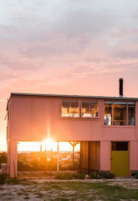 From the pink exterior to the breathtaking view, there's a lot to love about this eccentric beach house located just two hours north of Adelaide. Retro Exterior House, Boho Beach House Surf Shack Exterior, Beach Shed Surf Shack, 70s House Exterior, West Wittering Beach House, Fibro Beach Shack Australian, 1950s Beach, Olde Pink House Savannah, Retro Beach House