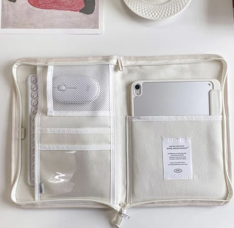 Ipad Bag Aesthetic, Ipad Accessories For School, Ipad Aesthetic Case, Ipad Accessories Aesthetic, Ipad Cases Aesthetic, Ipad Aesthetic Organization, Aesthetic Ipad Case, Ipad Case Aesthetic, Tablet Aesthetic