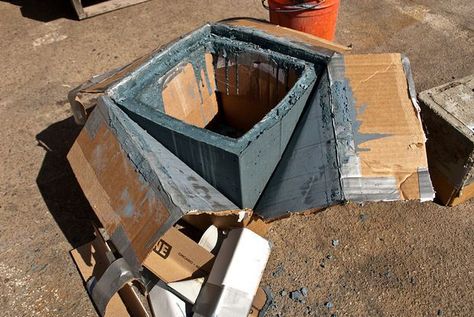 Concrete Planter Boxes, Do It Yourself Decoration, Diy Concrete Planters, Diy Planter Box, Cement Diy, Concrete Diy Projects, Cement Planters, Concrete Crafts, Concrete Pots