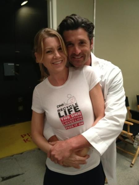 Patrick Dempsey and Ellen Pompeo Greys Anatomy Couples, Meredith And Derek, Greys Anatomy Funny, Greys Anatomy Characters, Greys Anatomy Cast, Greys Anatomy Memes, Derek Shepherd, Grey Anatomy Quotes, Ellen Pompeo