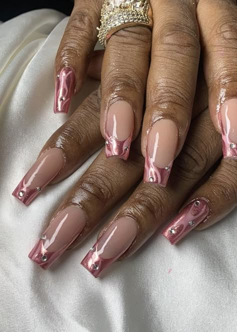 Nail Inspo Rose Gold, Light Pink And Silver Nails Prom, Pink Chrome Nails With Gems, Rose Gold Chrome French Tip Nails, Pink Gold Nails Design, Pink And Gold French Tip Nails, Rose Gold Chrome Nails Designs, Nude Chrome Nails Square, Pink Chrome Nails French Tip