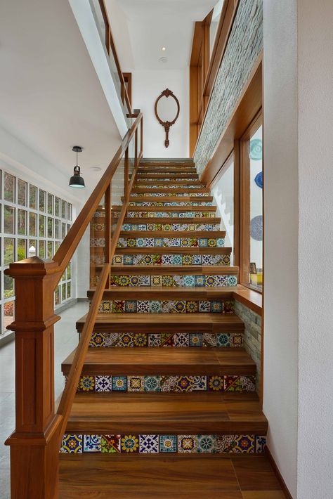 Panchgani Villa | HS Desiigns - The Architects Diary Stairs Traditional, Wooden Stairs Ideas, Staircase Decor Ideas Indian, Steps Design Interior Stairs, Wooden Staircase, Indian Staircase Design, Kerala Staircase Design, Wooden Staircase Design Traditional, Wooden Staircase Railing Indian