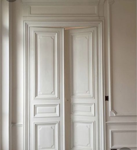 Parisian Doors, Pintu Interior, French Doors Bedroom, Parisian Bedroom, Parisian House, Parisian Interior, Wooden Doors Interior, French Style Homes, Door Design Interior