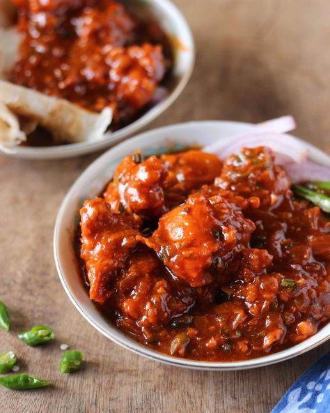 My Hunger Diaries on Instagram: “Who loves Chinese style chilli chicken with paratta? Hot and spicy, saucy and garlicky, this is one thing that has me drooling!  Follow me…” Chilli Chicken Photography, Hot And Spicy, Soya Sauce, Chilli Chicken, Food Puns, Chinese Food, Chinese Style, Fried Rice, Meat Recipes