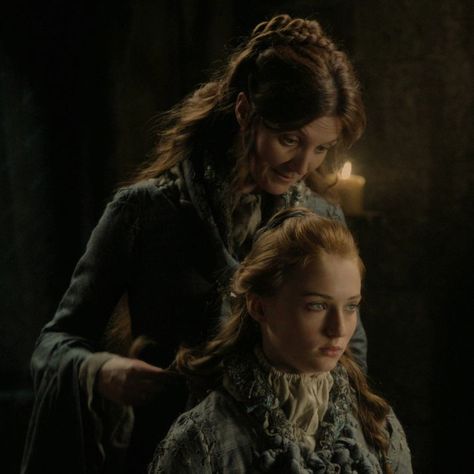 catelyn stark and sansa stark (motherhood) screencap & pfp ; game of thrones - season 1, episode 1 'winter is coming' Stark Family, Catelyn Stark, Game Of Thrones 3, Sansa Stark, Animated Icons, Winter Is Coming, Season 1, Game Of Thrones, Celebrities