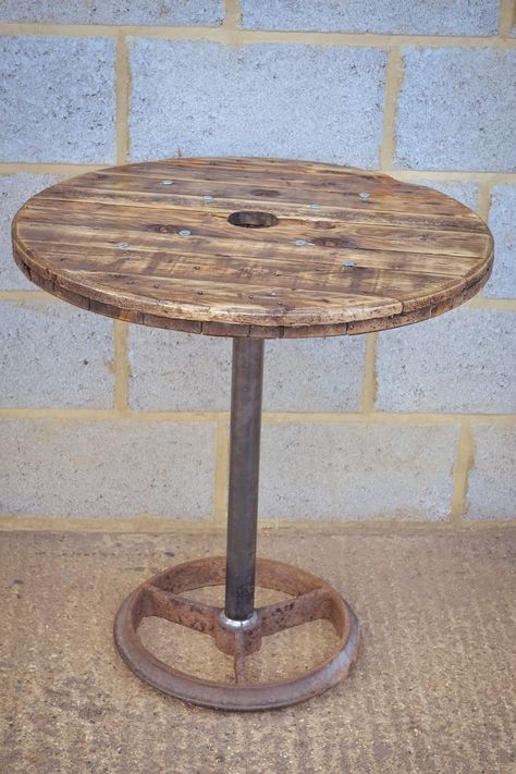 Upcycled cable reel poseur bar table -by Brunswickvintage Small Cable Reel Table, Wood Spool Tables, Wire Spool Tables, Cable Spool Tables, Cable Spools, Spool Ideas, Diy Garden Table, Cinder Block Furniture, Spool Table