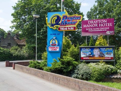 Drayton Manor Theme Park, Go Aesthetic, Drayton Manor, Entrance Signs, Summer Plan, Nothing To Lose, Entrance Sign, Holiday Summer, Travel Checklist