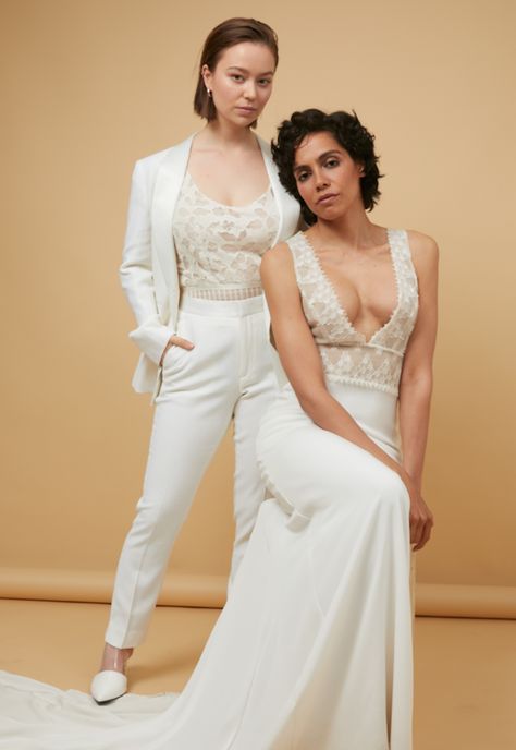 White Pantsuit Wedding, Tomboy Wedding Dress, Lesbian Wedding Outfits Suits Style, Lesbian Wedding Outfits, Bridal Pants, Chic Wedding Style, Casual Bride, Bride Suit, Women Suits Wedding