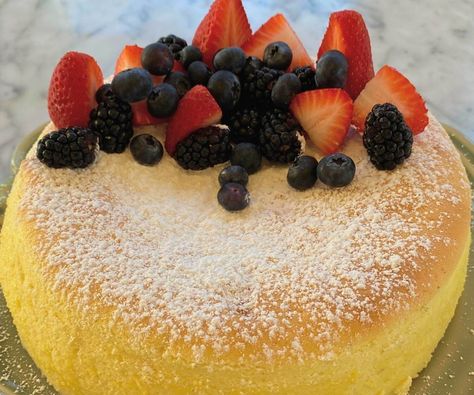 Jiggly Cake Recipe Jiggly Cake Recipe, Jiggle Cake, Fluffy Cheesecake, Cheesecake Recipes Classic, Japanese Cheesecake, Classic Cheesecake, Custard Cake, Japanese Dessert, Round Cake Pans