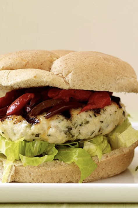 Olives, roasted peppers and feta add great flavor to these burgers. Feta Stuffed Chicken, Chicken Feta, Chicken Burgers Recipe, Feta Chicken, Weight Watchers Chicken, Stuffed Chicken, Salad Dressings, Ww Recipes, Burger Recipes