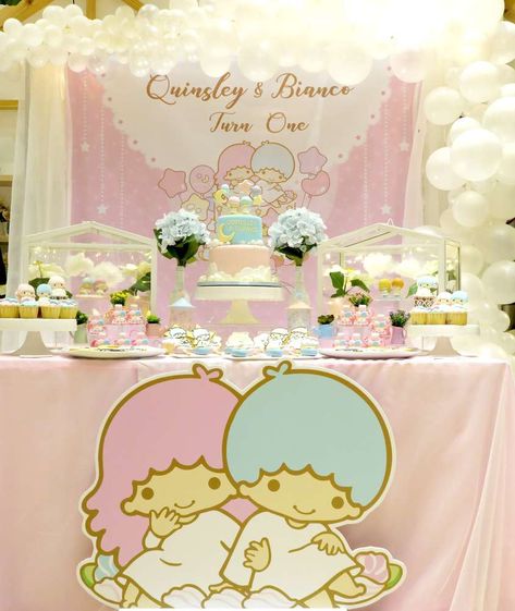 This Little Twin Star 1st Birthday Party is so so cute! What a pretty dessert table!! See more party ideas and share yours at CatchMyParty.com #desserttable #1stbirthday Little Star Twins, Twins Birthday Party, Twin Birthday Themes, Sanrio Party, Star Twins, Twin Birthday Cakes, Unique Party Themes, Twin Birthday Parties, Star Birthday Party