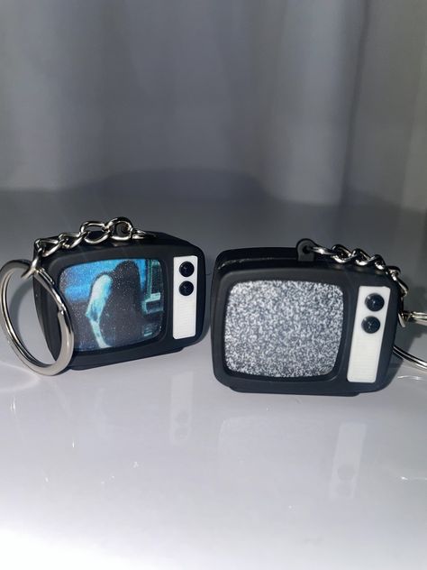 Mini Tv Keychains come in two options-  The Ring or Static Tv. Each Keychain has a little white tab to pull, Press working buttons on front of Tv & the sound of static along with a flashing light on the screen of the tv. Keychain Box, Mini Tv, Cd Case, Gothic Gifts, Tattoo Style Drawings, Alternative Outfits, Amazing Spider, Phoenix Az, Tattoo Style