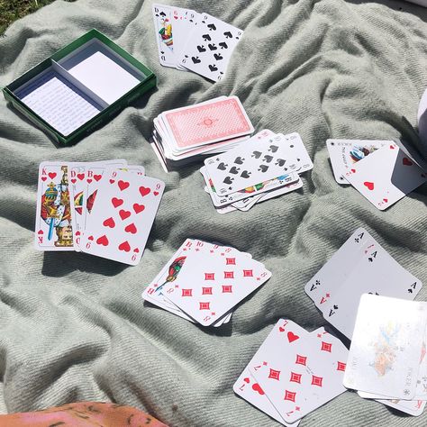 Card Games Aesthetic, Friends Activities Aesthetic, Card Game Aesthetic, Aesthetic Summer Friends, Fit Portfolio, Friends Activity, Outdoor Card, Solitaire Card Game, Game Aesthetic