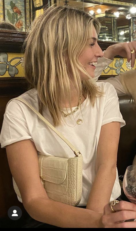 Camille Charriere Hair, Camille Cherrier, French Style Icons, Camille Charriere, Beauty Stuff, Aesthetic Hair, French Style, Hair Inspo, Beauty Tips