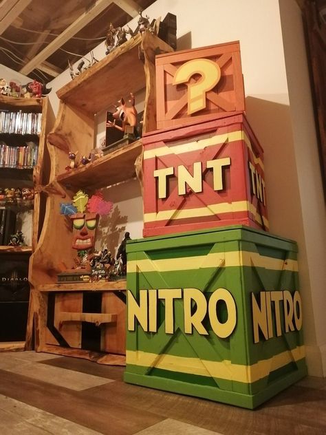 Diy Geek Decor, Diy Nerd Decor, Diy Gamer Decor, Crash Bandicoot Art, Sala Nerd, Geek Room Ideas, Diy Video Game Room, Retro Gaming Room, Nerd Bedroom