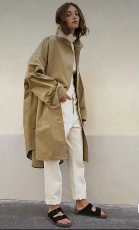 Beige Oversized Shirt, The Frankie Shop, Frankie Shop, Coat Outfits, 가을 패션, Mode Vintage, Minimal Fashion, Oversized Shirt, Primavera Estate