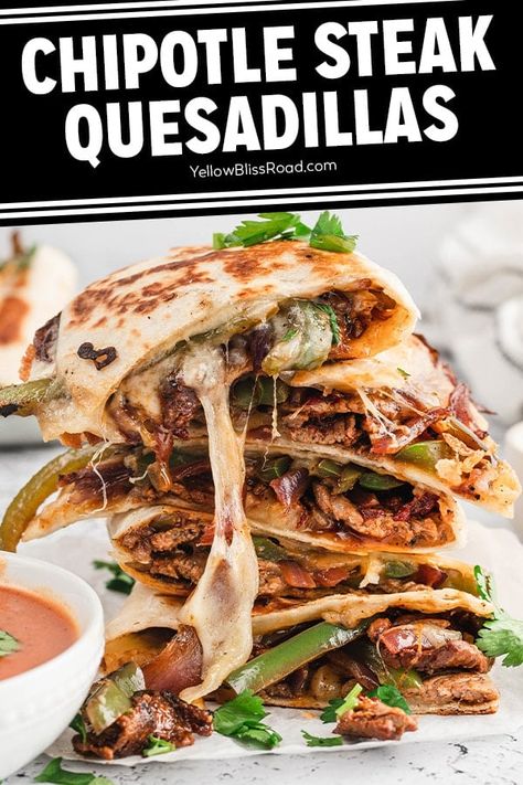 Burger Quesadilla Recipes, Steak Lunch Ideas, Chipotle Steak Quesadilla, Loaded Quesadilla, Quasidilla Recipes, Quesadilla Ideas, Chipotle Quesadilla, Steak Wraps Recipes, Steak Quesadilla Recipe