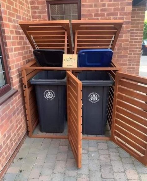 Wooden Bins Storage, Wooden Trash Bins Outdoor, Wood Garbage Bin Outdoor Storage, Trash Bin Enclosure Outdoor, Wood Bins Storage, Front Of Garage Decor, Pallet Wheelie Bin Store, Wooden Garbage Bins Outdoor, Garden Bin Storage Ideas