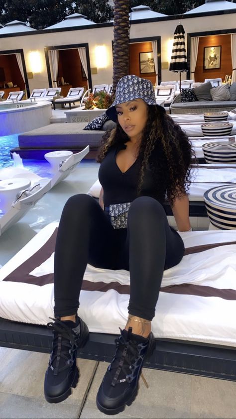 Alexis Skyy Outfits, Alexis Sky Hairstyles, India Royale Videos Instagram, Alexis Skyy On Instagram, Alexis Sky, Therealkylesister And Moneybagg, Sky Gif, Sky Pictures, Baddie Outfits