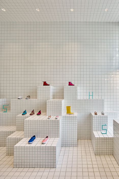 Little Shoes store interior by Nabito Architects Display Visual Merchandising, Store Concept, Store Interiors, Retail Store Design, Shoe Display, Retail Interior, Urban Lifestyle, Merchandising Displays, Store Interior