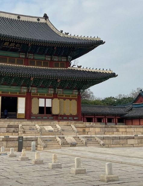 Ancient Korean Architecture, Joseon Aesthetic, House Palace, Korean Traditional House, Ancient Korea, Ruyi's Royal Love In The Palace, Palace Interior, Historical Background, Cityscape Art