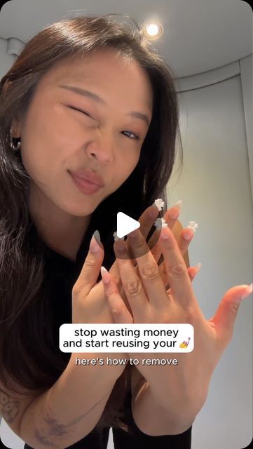 NAILEVATED on Instagram: "the only guide you’ll need on how to remove & reuse your nails with nail glue AND sticky tabs🖤💅✨#nails #nailinspo #nailart #pressonnails #tutorial #nailhack #beauty #beautyhack #howto" Nail Glue Gel, Practice Hand Nail Ideas, Do Your Own Nails At Home, How To Remove Nail Glue From Nails, How To Remove Glue On Nails, Nail Glue, How To Remove Acrylic Nails, Press On Nail Hacks, Glue On Nails Hacks