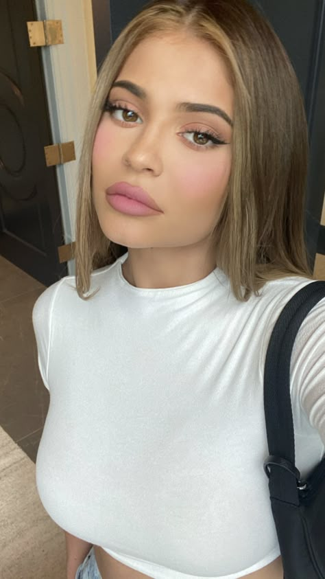 Kylie Jenner Blonde Hair, Stylizacje Kylie Jenner, Maquillage Kylie Jenner, Kylie Jenner Blonde, Kylie Jenner Icons, Kylie Jenner News, Kylie Jenner Hair, Jenner Hair, Trajes Kylie Jenner