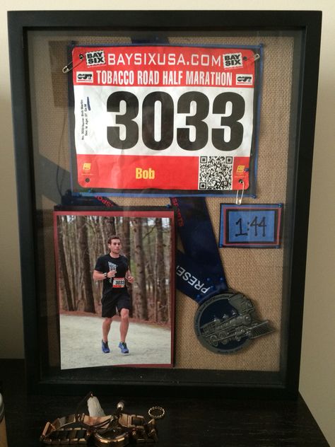 Half marathon shadow box :) Sport Shadow Box Ideas, Marathon Shadow Box Ideas, Sports Shadow Boxes, Race Medal Holder, Race Medal Displays, Running Medal Display, Marathon Inspiration, Medal Rack, Race Medal