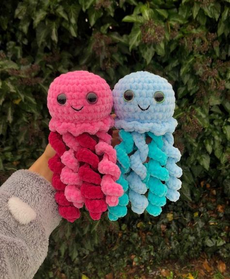 Jellyfish Amigurumi, Octopus Crochet Pattern, Crochet Toys Free Patterns, Crocheted Jellyfish, Crochet Toys Free, Easy Crochet Animals, Crochet Octopus, Clothes Crochet, Crochet Animals Free Patterns